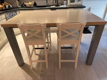 Keuken, tafel, stoelen, barkruk, hoge tafel, keukentafel beschikbaar voor biedingen