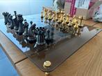 Glazen schaakbord met metalen stukken., Hobby en Vrije tijd, Gezelschapsspellen | Bordspellen, Een of twee spelers, Ophalen, Zo goed als nieuw