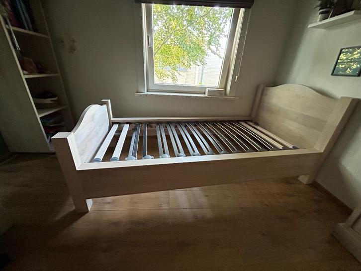 Bed eenpersoons + lattenbodem, Huis en Inrichting, Slaapkamer | Bedden, Zo goed als nieuw, Eenpersoons, 100 cm, 210 cm, Hout, Beige
