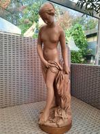 M. Falconet beeld naakte vrouw badend terracotta zgst, Antiek en Kunst, Ophalen