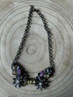 Collier avec fleurs et perles, Bijoux, Sacs & Beauté, Colliers, Enlèvement, Comme neuf, Violet, Autres matériaux