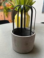bloempot van Bolia, Enlèvement, Comme neuf
