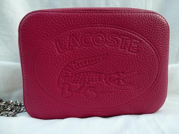 Lacoste Croco Crew schoudertas dames frambozenrood, Handtassen en Accessoires, Tassen | Damestassen, Nieuw, Handtas, Rood, Ophalen of Verzenden