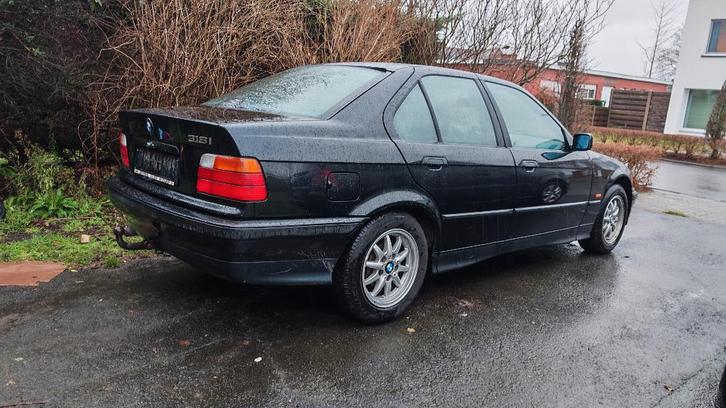 BMW E36, Autos, BMW, Particulier, Série 3, Apple Carplay, Essence, Berline, 4 portes, Boîte manuelle, Noir, Noir, Alcantara, Propulsion arrière