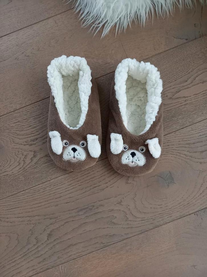 Maat 32 / 33 : slofjes pantoffels snoetje hond nieuwstaat, Kinderen en Baby's, Kinderkleding | Schoenen en Sokken, Zo goed als nieuw