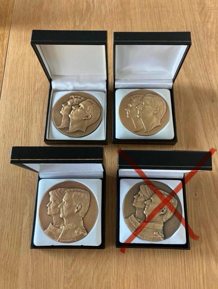 Bronzen medailles van koning en koningin Belgische monarchie, Verzamelen, Koningshuis en Royalty, Ophalen of Verzenden