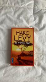 Le premier jour de Marc Levy . Excellent roman. 3 euros, Zo goed als nieuw