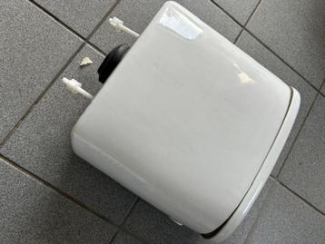Porseleinen toilet reservoir beschikbaar voor biedingen