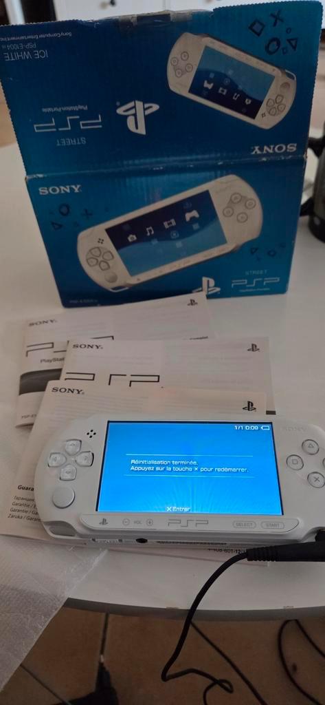 PSP-E1000 comme neuve, Games en Spelcomputers, Spelcomputers | Sony PSP, Zo goed als nieuw, PSP, Wit, Ophalen
