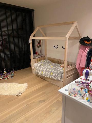 Kinderbed huisje beschikbaar voor biedingen