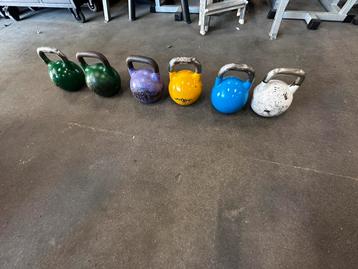 Gekleurde Competitie Kettlebells 8kg t/m 24kg beschikbaar voor biedingen