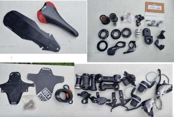 Lot fietsonderdelen beschikbaar voor biedingen