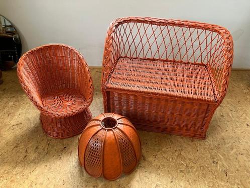 Oranje rieten slaapkamerset voor kinderen, Kinderen en Baby's, Kinderkamer | Tafels en Stoelen, Gebruikt, Stoel(en), Ophalen