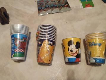 kartonnen bekertjes van disney nieuw, ook borden, enz beschikbaar voor biedingen