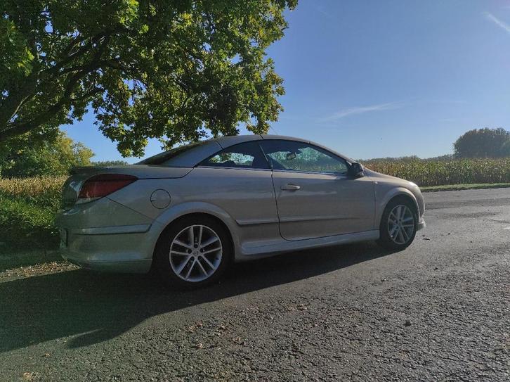 Gamme Opel Astra OPC - 114 000 km - 1.6 essence, Autos, Opel, Particulier, Astra, Essence, Euro 4, Cabriolet, 2 portes, Boîte manuelle