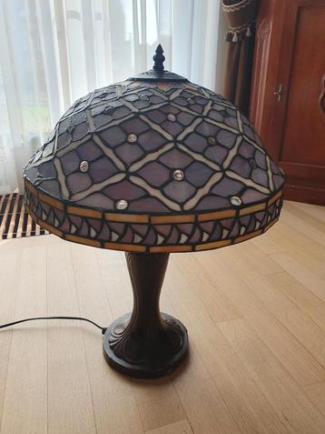 Grande lampe décorative Tifanny.  disponible aux enchères