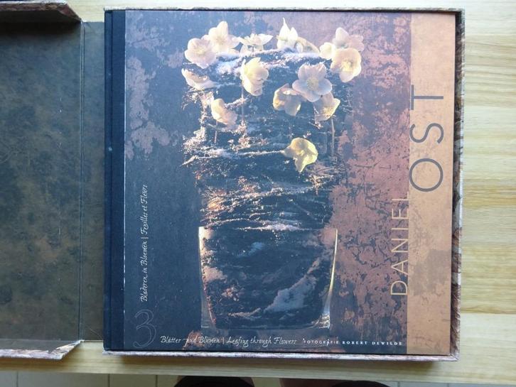 Daniel Ost, Bladeren in Bloemen, 1998 Floreal Sint Niklaas,, Livres, Art & Culture | Arts plastiques, Comme neuf, Autres sujets/thèmes