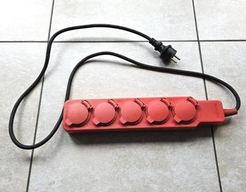 Waterdichte stekkerdoos 5 stopcontacten tot 3500W - IP44 beschikbaar voor biedingen