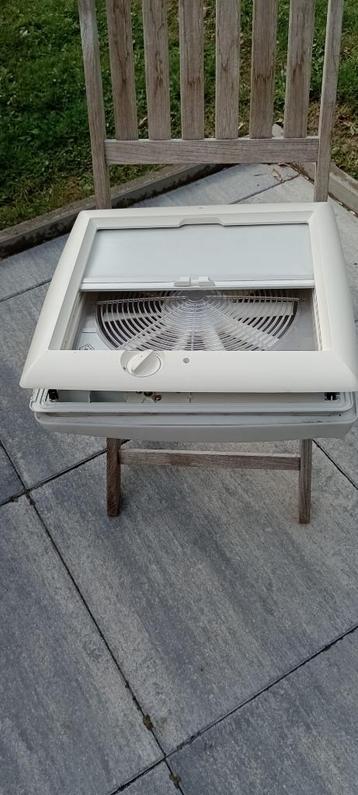 Dakluik met ventilator voor mobilhome beschikbaar voor biedingen