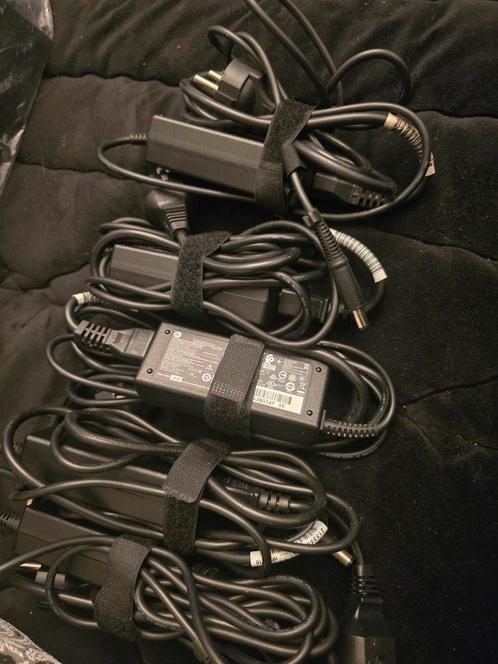 Hp 65 watt laders met dikke aansluiting - grote stock, Computers en Software, Laptop-opladers, Zo goed als nieuw, Ophalen of Verzenden