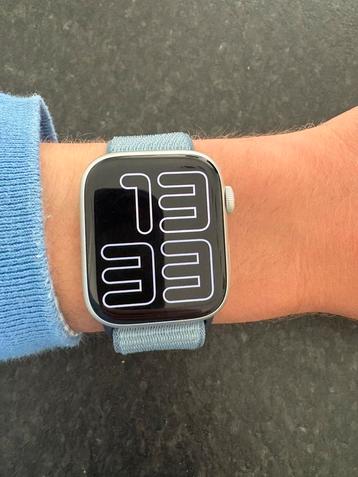 Apple Watch Series 9 (GPS) • 45‑mm kast  beschikbaar voor biedingen