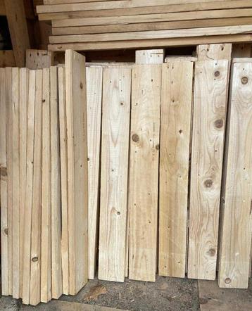 Houten planken beschikbaar voor biedingen