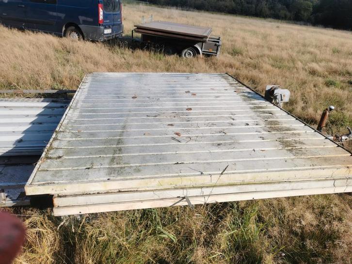 9 ijzeren garage panele heb er ook nog 3 garage poorten bij, Doe-het-zelf en Bouw, Dakpannen en Dakbedekking, Gebruikt, Ophalen