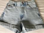 Jeansshort Stradivarius maat 32, Blauw, Ophalen of Verzenden, Zo goed als nieuw, W27 (confectie 34) of kleiner