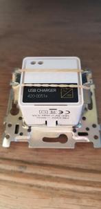 Nieuwe  inbouw USB charger, Computers en Software, Netwerkkaarten, Ophalen of Verzenden, Zo goed als nieuw