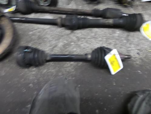 Aandrijfas links-voor van een Volkswagen Golf, Auto-onderdelen, Remmen en Aandrijving, Volkswagen, Gebruikt, 3 maanden garantie