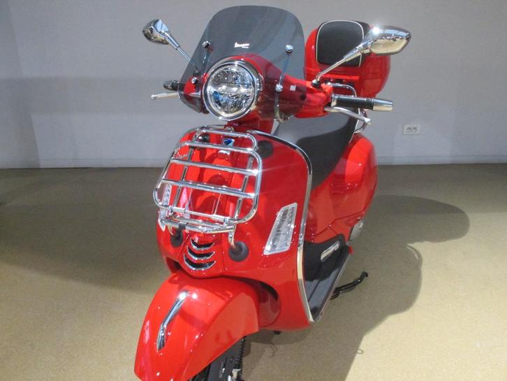 Vespa GTS 125 Super - Accessoires - BTW verrekenbaar, Motoren, Motoren | Piaggio, Bedrijf, Scooter, 11 kW of minder, 1 cilinder