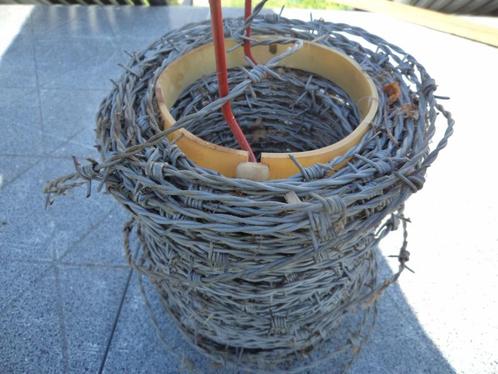 Rouleau de fil de fer barbelé avec isolateurs à visser, neuf, Tuin en Terras, Gaas en Draad, Nieuw, Prikkeldraad, 20 meter of meer