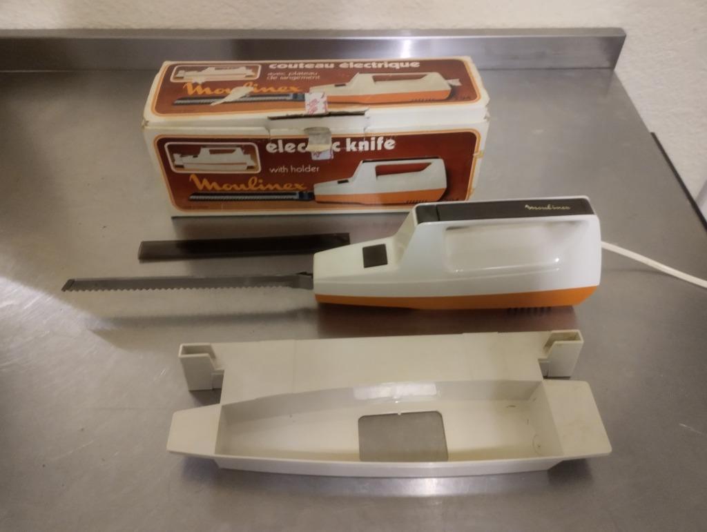 ② Couteau électrique Moulinex des années 70′ avec son plateau