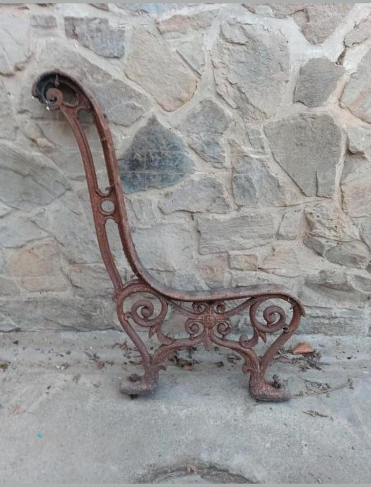 Trois pieds de banc en fonte massive, année 1950, Jardin & Terrasse, Bancs de jardin, Utilisé, Métal, Enlèvement