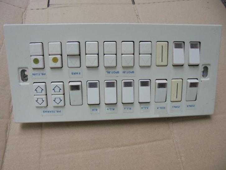 interrupteurs intégrés bticino, Bricolage & Construction, Électricité & Câbles, Comme neuf, Interrupteur, Interrupteur, Enlèvement