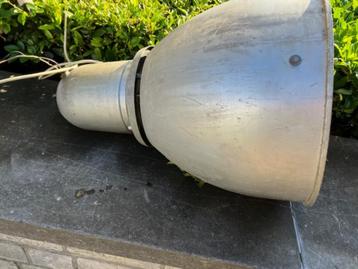 OUDE INDUSTRIELE ALUMINIUM LAMP beschikbaar voor biedingen
