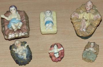 Anciennes figurines pour crèche de Noël (58 pièces) disponible aux enchères