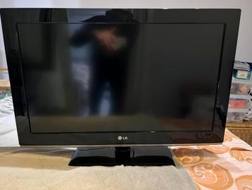 LG TV model 32LK330 81cm + attache murales  beschikbaar voor biedingen