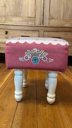 Kleurrijk krukje, Huis en Inrichting, Ophalen of Verzenden, Zo goed als nieuw, Overige materialen