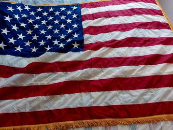 Oude Amerikaanse ambassadevlag beschikbaar voor biedingen
