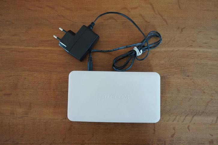 SITECOM 5 port NETWERK SWITCH, Computers en Software, Netwerk switches, Zo goed als nieuw, Verzenden