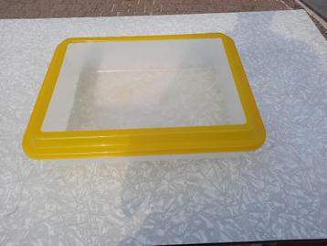 Open kattenbak beschikbaar voor biedingen