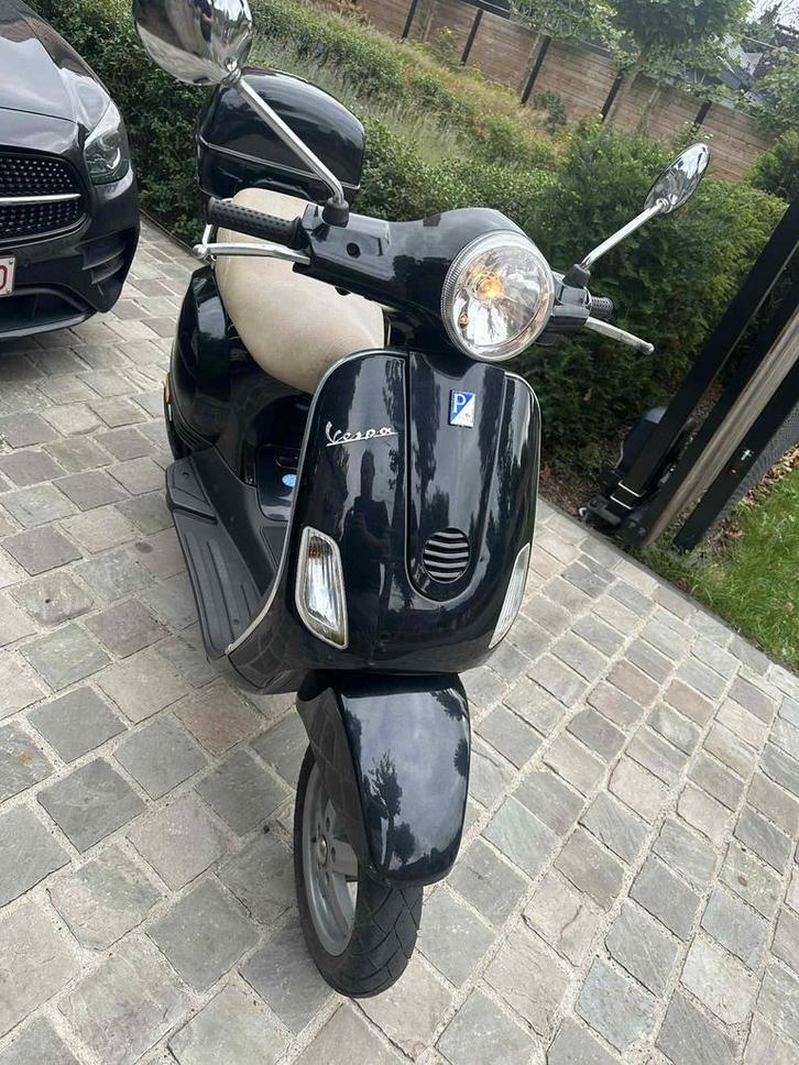 Vespa lx 50 2takt, Fietsen en Brommers, Scooters | Vespa, Zo goed als nieuw, Vespa LX, Klasse B (45 km/u), Tweetakt, Ophalen of Verzenden