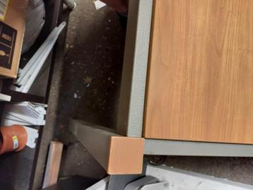 Eettafel hout met metalen poten, Huis en Inrichting, Ophalen, Gebruikt, 50 tot 100 cm, Vijf personen of meer