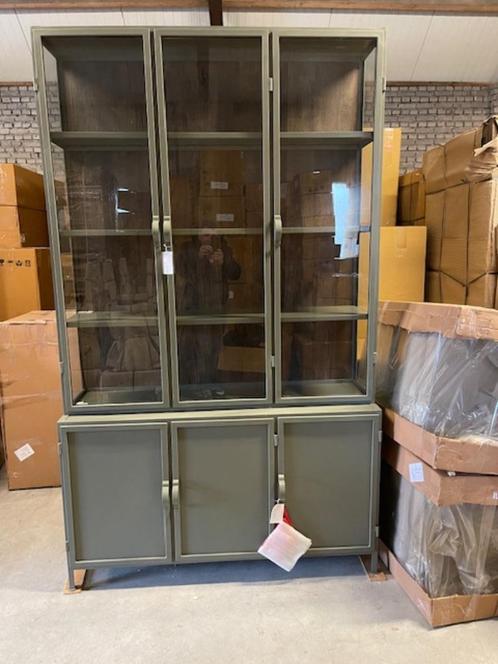 BUFFETKAST groen metaal glas exclusief 142 cm breed actie, Huis en Inrichting, Kasten | Buffetkasten, Nieuw, 200 cm of meer, 100 tot 150 cm