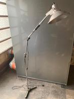 staanlamp industrieel vintage, Huis en Inrichting, Gebruikt, 100 tot 150 cm, Ophalen of Verzenden, Metaal