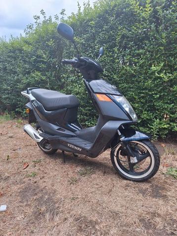 Keeway 2 takt 50cc scooter start en rijd goed 1500 klm TOP  beschikbaar voor biedingen