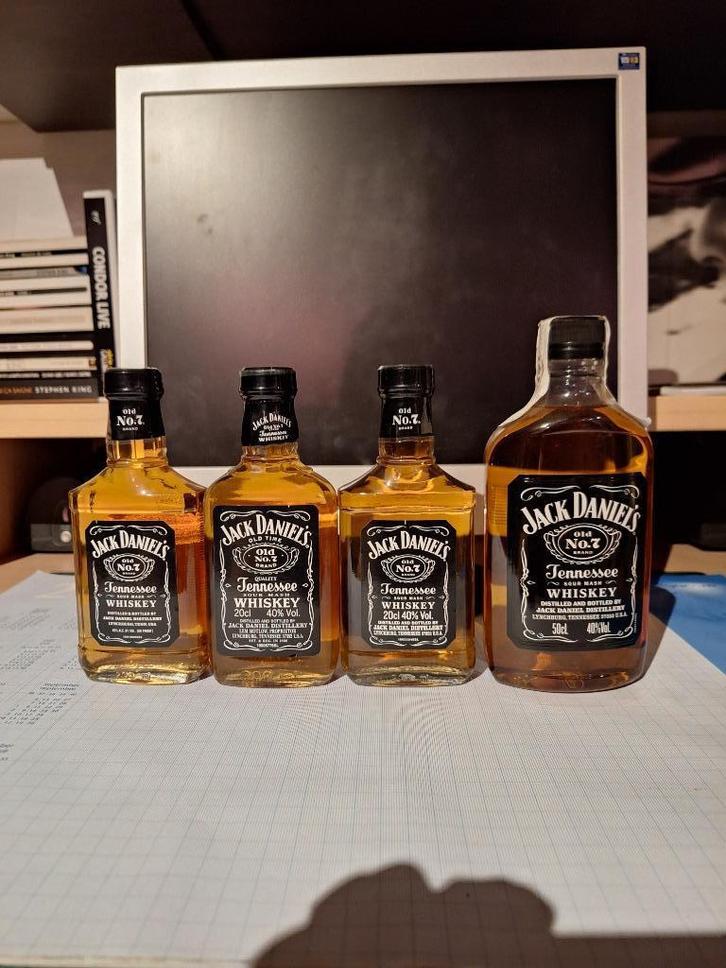 Jack Daniel's  4 Bouteilles plates, Verzamelen, Overige Verzamelen, Zo goed als nieuw, Ophalen