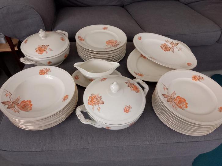 compleet servies voor 8 personen, Huis en Inrichting, Keuken | Servies, Zo goed als nieuw, Bord(en), Porselein, Ophalen