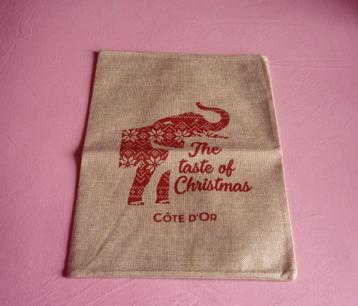 Juten zak jute tas met rood satijnen lint Olifant beschikbaar voor biedingen